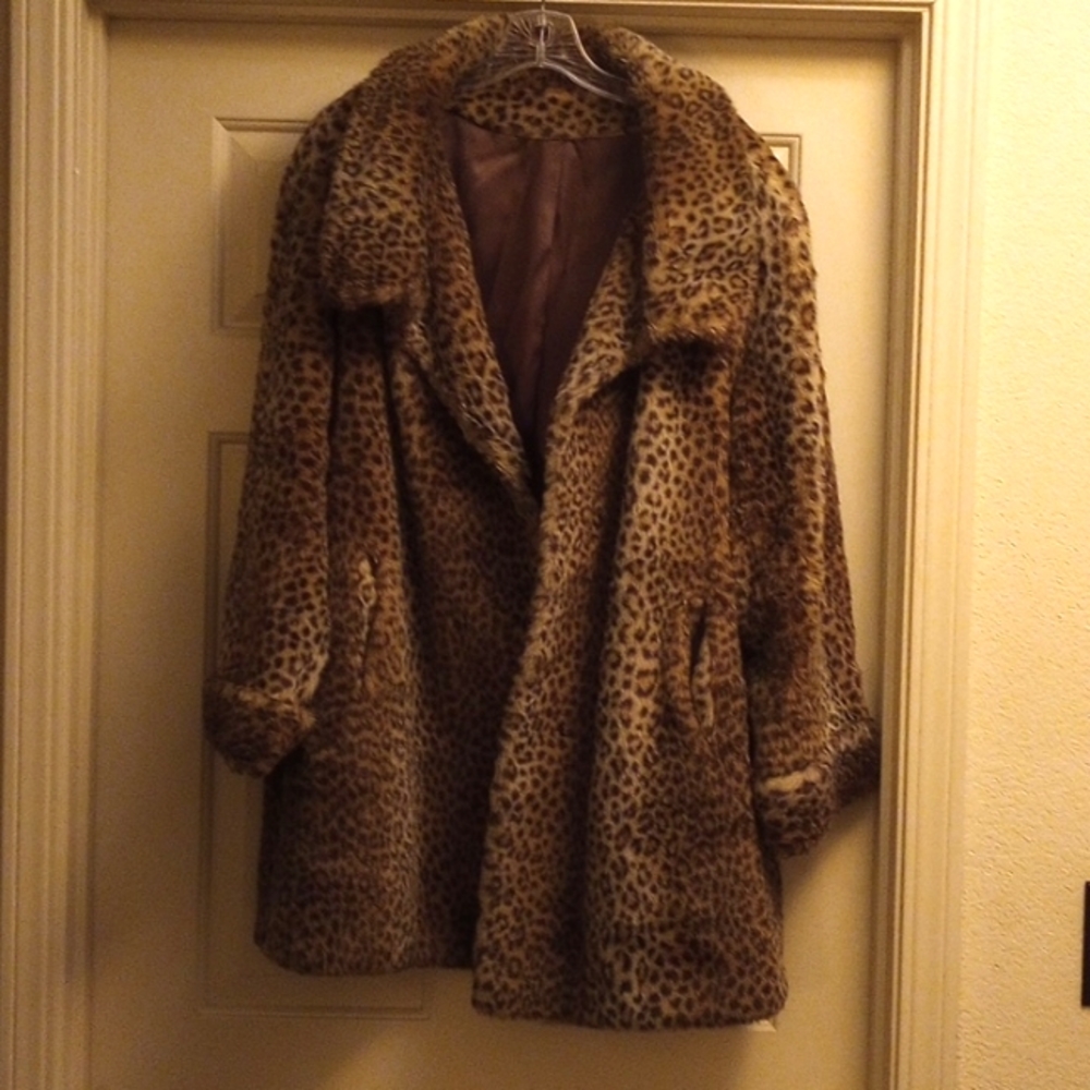 Women's Plus Faux Leopard Swing Coat